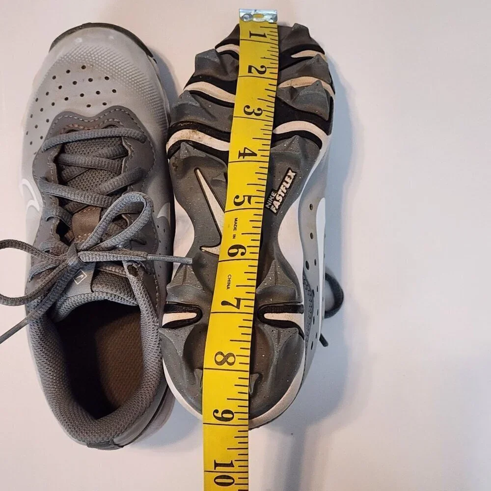Nike Diamond fastflex softball cleats sz 1 Kids grey